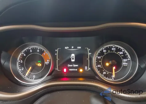 2016 Jeep Cherokee Latitude z USA, uszkodzony, nr VIN 1C4PJMCS5GW242743